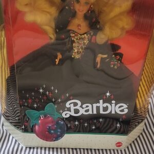 Special Edition 1991 Happy Holidays, Barbie. Green Velvet and Jewels.